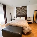 Casa De Piedra, A Lameira بيت للعطل *