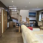 Casa De Piedra, A Lameira *