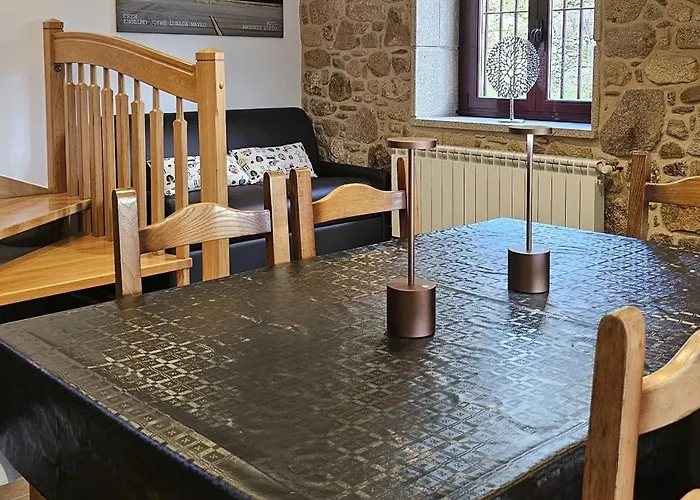 Casa De Piedra, A Lameira *